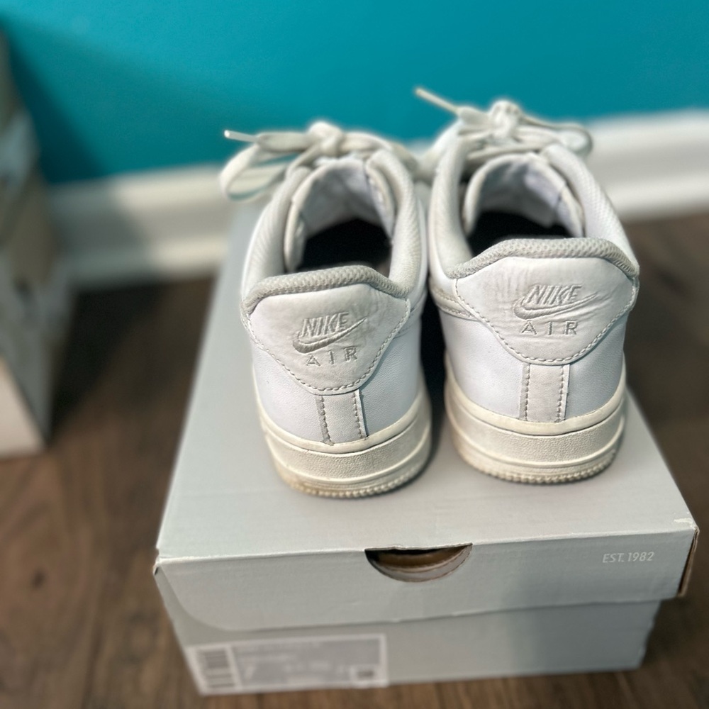 Nike White Air Force one Sneakers sz:7 - Picture 4 of 7